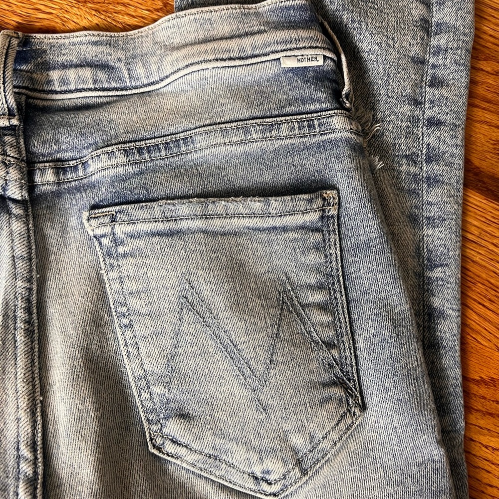 MOTHER The Insider Crop Fray Light Blue Ankle Jeans - Picture 11 of 12